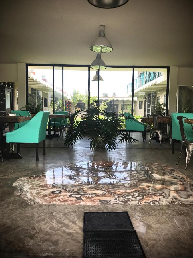 Cálido Cosmos Hotel